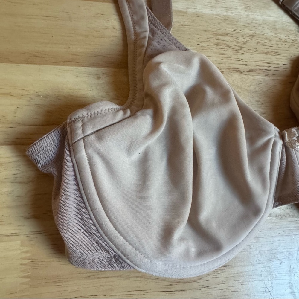 Wacoal Nude Lightweight‎ Swiss Dot Underwire Bra - Picture 3 of 9
